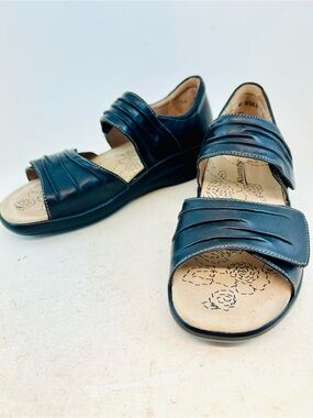 Kumfs Ziera Black Leather Double Pleated Adjustable Straps Sandals size 36 6.5